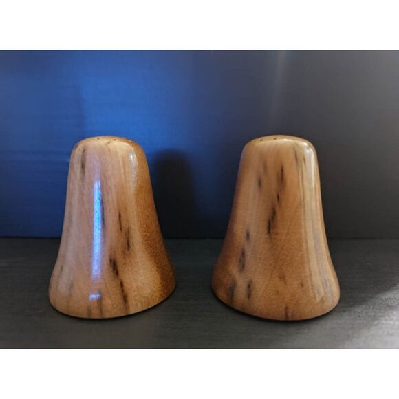 Pair of vintage Myrtlewood Yachats OR S&P shakers - Picture 2 of 6